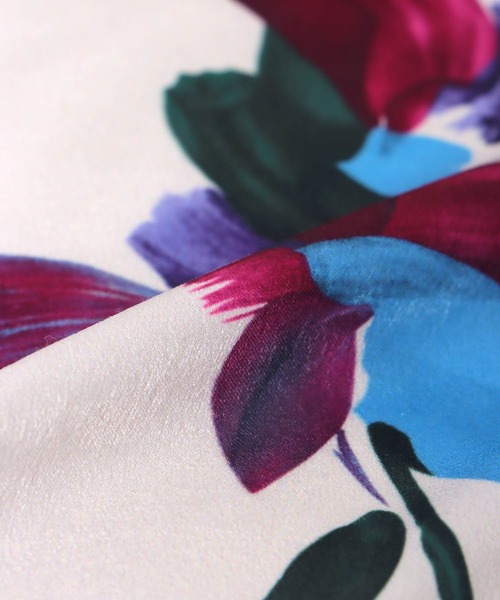 Jines（ジネス）の「ペイントフラワープリントワンピース（ワンピース・レディース・グレー/ライトベージュ・38）」の21枚目の写真