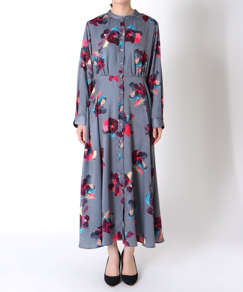 Jines（ジネス）の「ペイントフラワープリントワンピース（ワンピース・レディース・グレー/ライトベージュ・38）」の22枚目の写真