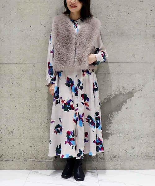 Jines（ジネス）の「ペイントフラワープリントワンピース（ワンピース・レディース・グレー/ライトベージュ・38）」の12枚目の写真