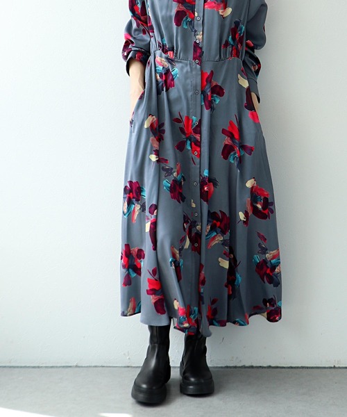 Jines（ジネス）の「ペイントフラワープリントワンピース（ワンピース・レディース・グレー/ライトベージュ・38）」の7枚目の写真