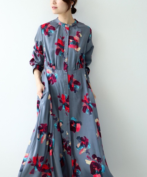 Jines（ジネス）の「ペイントフラワープリントワンピース（ワンピース・レディース・グレー/ライトベージュ・38）」の3枚目の写真