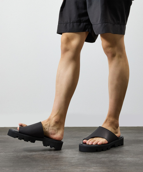 PADRONE(パドローネ)の「PADRONE パドローネ / CS TONG SANDALS レザートングサンダル 牛革 日本製 / PU2308-3211(サンダル・メンズ・ブラック・41/40/42)」の2枚目の写真