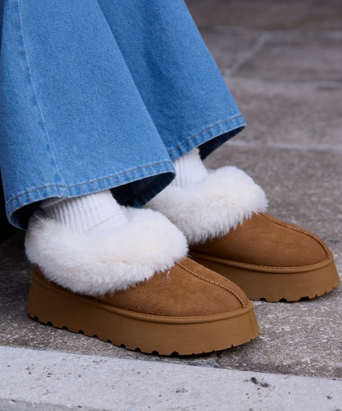 MONO-MART（モノマート）の「ムートンライクボア ボリュームショートブーツ（ブーツ・レディース・キャメル/ブラック/グレイッシュベージュ・XL/L/M/S）」の4枚目の写真