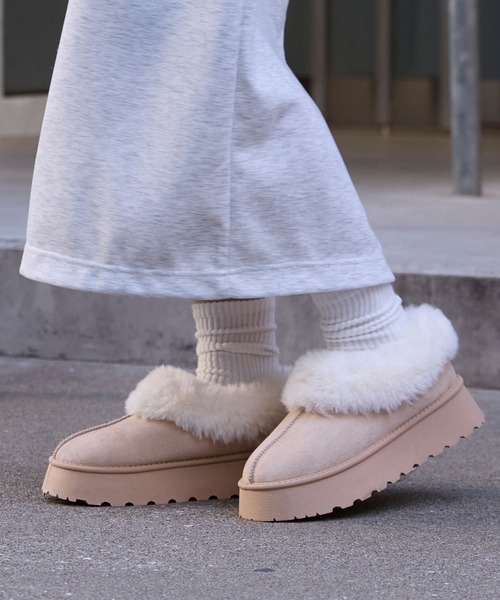 MONO-MART（モノマート）の「ムートンライクボア ボリュームショートブーツ（ブーツ・レディース・キャメル/ブラック/グレイッシュベージュ・XL/L/M/S）」の13枚目の写真