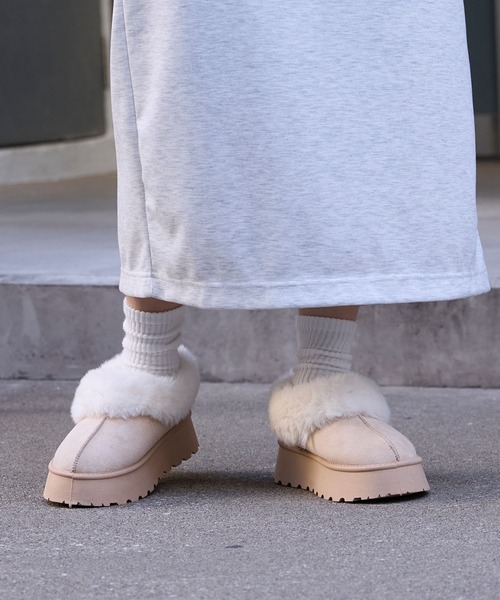 MONO-MART（モノマート）の「ムートンライクボア ボリュームショートブーツ（ブーツ・レディース・キャメル/ブラック/グレイッシュベージュ・XL/L/M/S）」の14枚目の写真