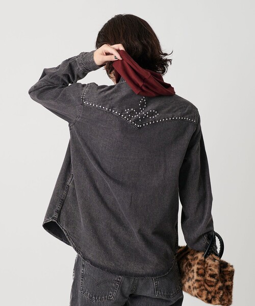Levi's(リーバイス)の「【国内EXCLUSIVE】<Levi's>スタッズ デニムウエスタンシャツ(シャツ/ブラウス・レディース・ブラック・L)」の4枚目の写真