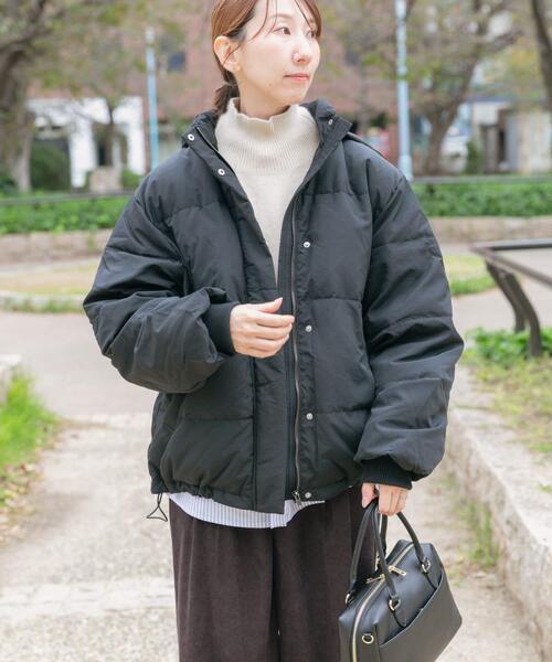 ITEMS URBANRESEARCH（アイテムズ アーバンリサーチ）の「『撥水』フードダウンジャケット（ダウンジャケット/コート・レディース・ブラック/カーキ/ホワイト系その他・SMALL/MEDIUM）」の4枚目の写真