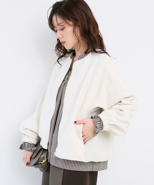 le.coeur blanc（ルクールブラン）の「異素材ボリュームスリーブブルゾン（ブルゾン・レディース・アイボリー/チャコールグレー・38）」の2枚目の写真