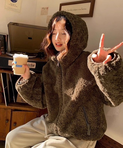 HALEY PESCA（ヘーリーペスカ）の「HALEY PESCA/フード付き　もこもこムートンブルゾン（ブルゾン・レディース・アイボリー/ブラウン・SMALL/MEDIUM）」の11枚目の写真