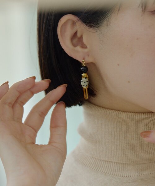 ear PAPILLONNER(イアパピヨネ)の「《金属アレルギー対応/ステンレス》ダルメシアンピアス(ピアス(両耳用)・レディース・ゴールド・FREE)」の2枚目の写真