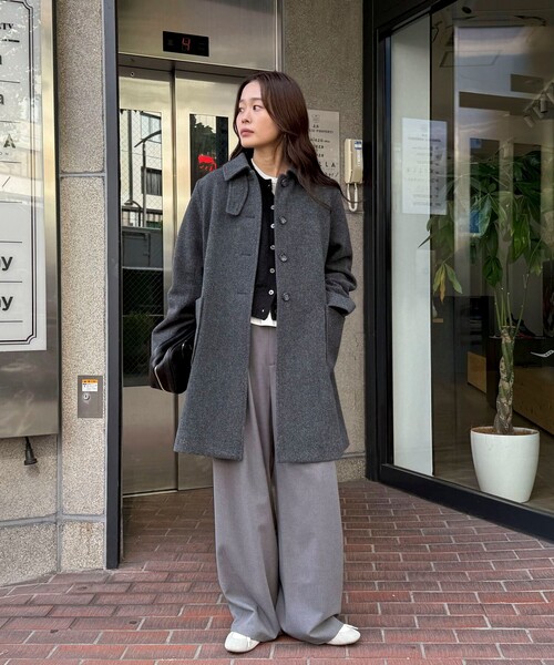 fredy emue（フレディエミュ）の「Super100ステンカラーミドルコート（ダッフルコート・レディース・ネイビー/ベージュ/チャコールグレー・36/38）」の14枚目の写真