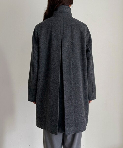 fredy emue（フレディエミュ）の「Super100ステンカラーミドルコート（ダッフルコート・レディース・ネイビー/ベージュ/チャコールグレー・36/38）」の22枚目の写真