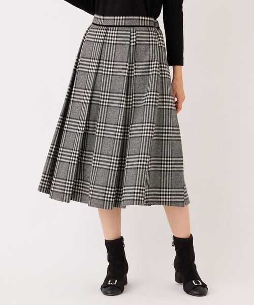 TO BE CHIC(トゥー ビー シック)の「グレンチェック タックスカート(スカート・レディース・チャコールグレー・42/40)」の1枚目の写真