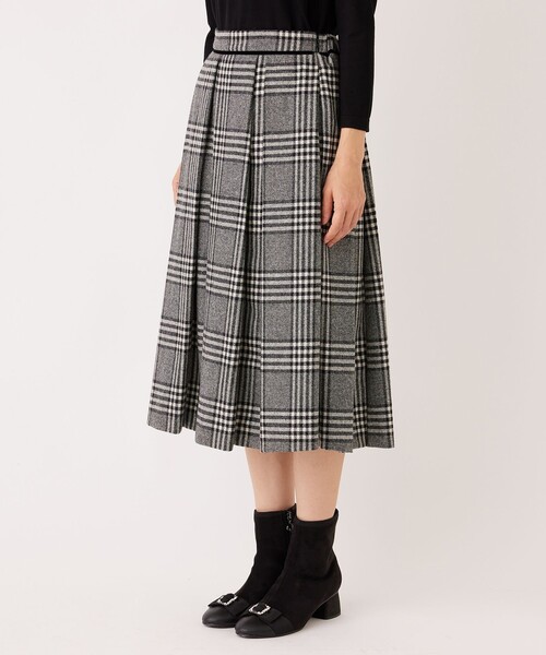 TO BE CHIC(トゥー ビー シック)の「グレンチェック タックスカート(スカート・レディース・チャコールグレー・42/40)」の2枚目の写真