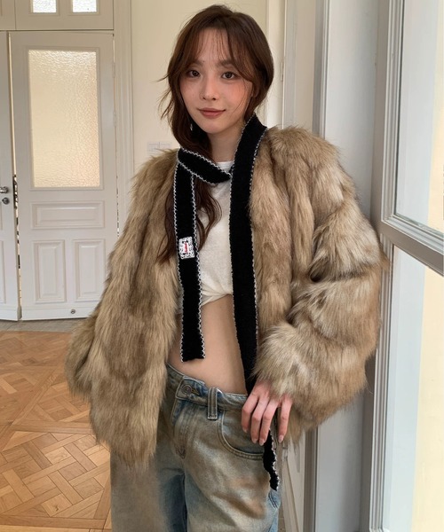 shopnikoniko（ショップニコニコ）の「スリムマフラー  ウェーブステッチ レースワッペン付き ニット マフラー（マフラー・レディース・ブラウン/ホワイト/ブラック/グレー・フリー）」の5枚目の写真