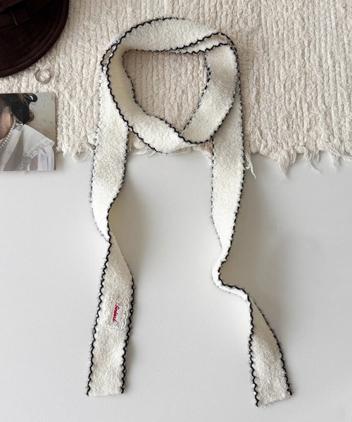 shopnikoniko（ショップニコニコ）の「スリムマフラー  ウェーブステッチ レースワッペン付き ニット マフラー（マフラー・レディース・ブラウン/ホワイト/ブラック/グレー・フリー）」の8枚目の写真