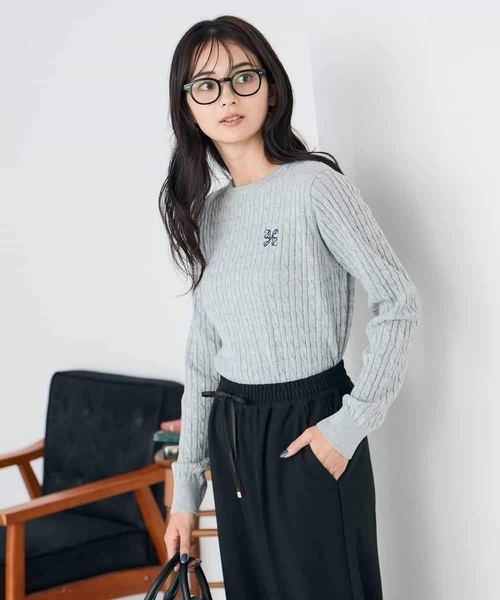 a.v.v(アーヴェヴェ)の「ワンポイント刺繍ケーブルニット(ニット/セーター・レディース・アイボリー/グレー/ライラック・38/40)」の9枚目の写真
