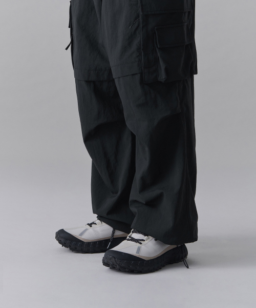 MUSINSA STANDARD（ムシンサスタンダード）の「[シティレジャー] ベルト付きマルチポケットカーゴパンツ [ブラック]（その他パンツ・メンズ・その他・40/26/27/28/29/42/36/34/32/30/31）」の12枚目の写真