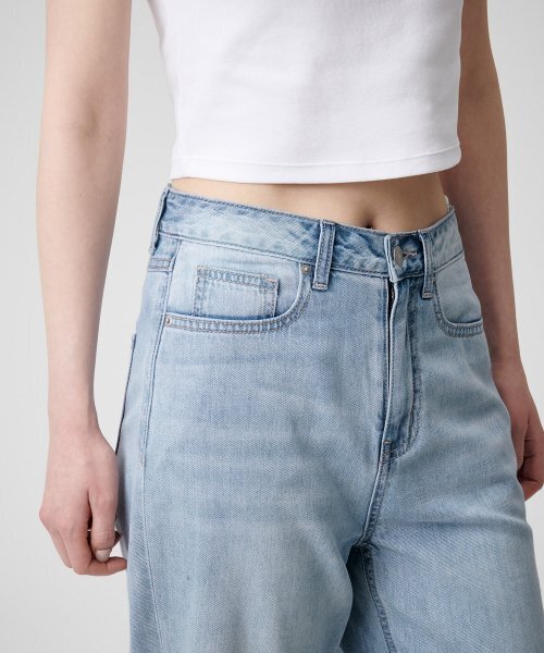 MUSINSA STANDARD WOMAN（ムシンサスタンダードウーマン）の「ウィメンズライトウェイトルーズストレートデニムパンツ[ライトインディゴ]（デニムパンツ・レディース・その他・30/24/25/26/27/28/29）」の4枚目の写真