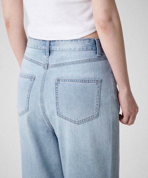 MUSINSA STANDARD WOMAN（ムシンサスタンダードウーマン）の「ウィメンズライトウェイトルーズストレートデニムパンツ[ライトインディゴ]（デニムパンツ・レディース・その他・30/24/25/26/27/28/29）」の5枚目の写真