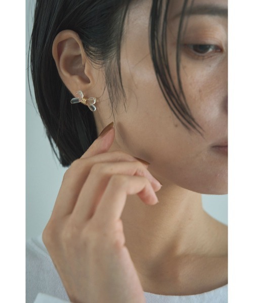 marjour（マージュール）の「CLEAR RIBBON PIERCE（ピアス（両耳用）・レディース・ゴールド・FREE）」の3枚目の写真