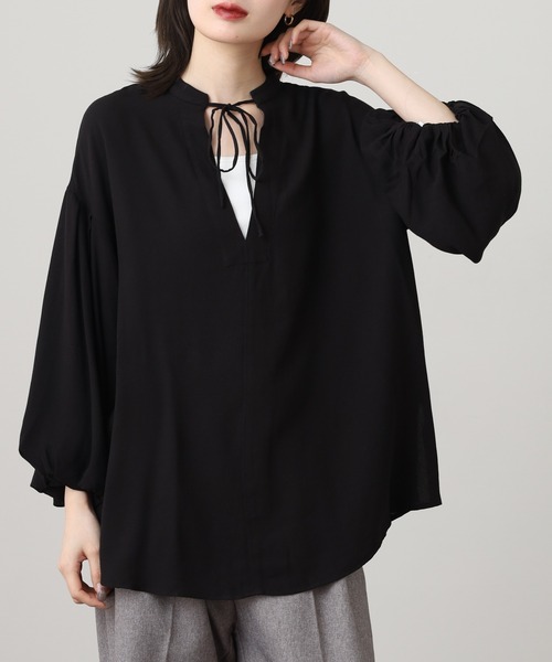OMNES(オムネス)の「OMNES Supremo 梨地 前後2way袖ボリュームブラウス(シャツ/ブラウス・レディース・ホワイト/ブラック・FREE)」の11枚目の写真