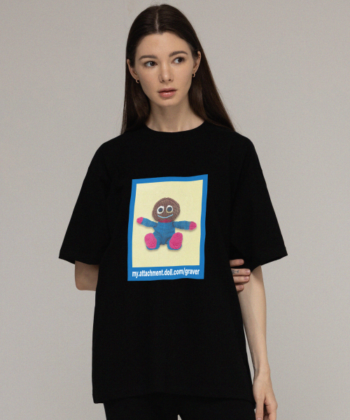 GRAVER（グレーバー）の「[ユニセックス]FOOL DOLL ブルーボックス半袖Tシャツ_ブラック（Tシャツ/カットソー・レディース・ブラック・SMALL/MEDIUM/LARGE）」の2枚目の写真