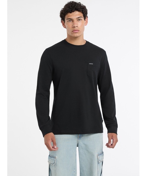 GUESS JEANS(ゲスジーンズ)の「GUESS JEANS Long Sleeves Crew Neck Regular Poket Tee 長袖Tシャツ(Tシャツ/カットソー・メンズ・ホワイト/ブラック・MEDIUM/SMALL/X-LARGE/LARGE)」の2枚目の写真