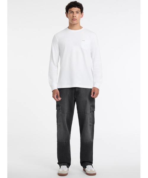 GUESS JEANS(ゲスジーンズ)の「GUESS JEANS Long Sleeves Crew Neck Regular Poket Tee 長袖Tシャツ(Tシャツ/カットソー・メンズ・ホワイト/ブラック・MEDIUM/SMALL/X-LARGE/LARGE)」の4枚目の写真