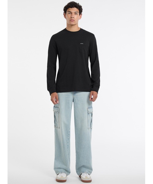 GUESS JEANS(ゲスジーンズ)の「GUESS JEANS Long Sleeves Crew Neck Regular Poket Tee 長袖Tシャツ(Tシャツ/カットソー・メンズ・ホワイト/ブラック・MEDIUM/SMALL/X-LARGE/LARGE)」の15枚目の写真