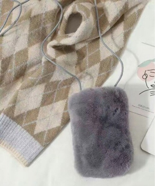 AMELY(エミリー)の「エコファー ミニショルダー バッグ(ショルダーバッグ・レディース・グレー/ブラウン/ブラック・フリー)」の7枚目の写真
