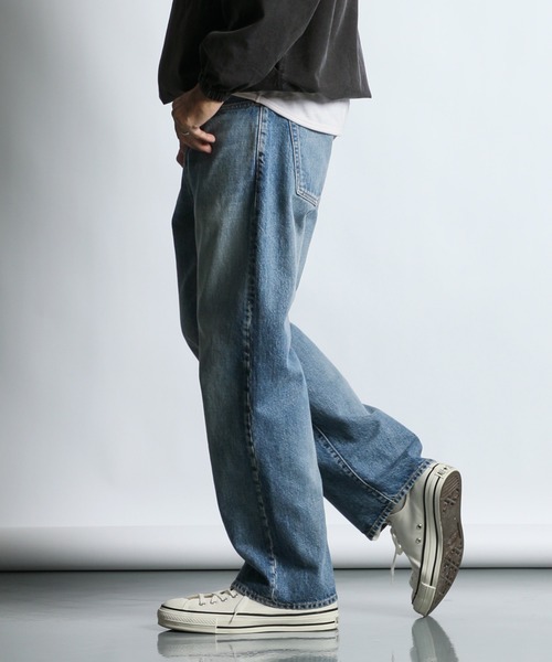 The DUFFER of ST.GEORGE（ザダファーオブセントジョージ）の「MADE IN JAPAN 5PKT STRAIGHT DENIM ：岡山デニム 5ポケット ストレートジーンズ（デニムパンツ・メンズ・ライトインディゴブルー・X-LARGE/LARGE/MEDIUM）」の4枚目の写真