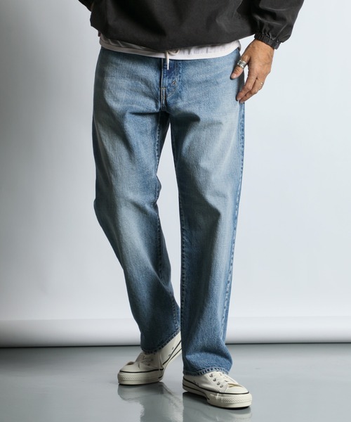 The DUFFER of ST.GEORGE（ザダファーオブセントジョージ）の「MADE IN JAPAN 5PKT STRAIGHT DENIM ：岡山デニム 5ポケット ストレートジーンズ（デニムパンツ・メンズ・ライトインディゴブルー・X-LARGE/LARGE/MEDIUM）」の2枚目の写真