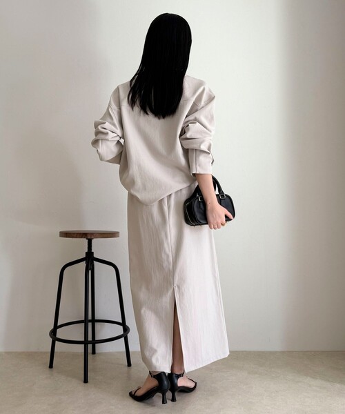 fredy emue(フレディエミュ)の「【セットアップ対応】パウダリーツイルコクーンブラウス(シャツ/ブラウス・レディース・ブラック/ベージュ/オフホワイト/ネイビー・38)」の8枚目の写真