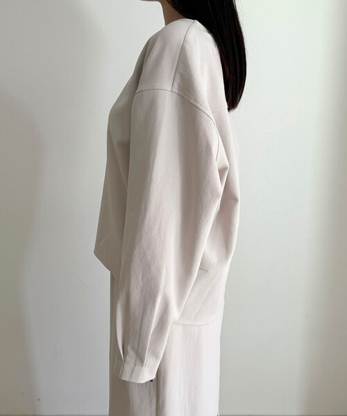 fredy emue(フレディエミュ)の「【セットアップ対応】パウダリーツイルコクーンブラウス(シャツ/ブラウス・レディース・ブラック/ベージュ/オフホワイト/ネイビー・38)」の15枚目の写真