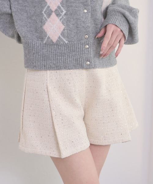 Ambre Neige(アンブルネージュ)の「sequins culottes short pants / スパンコールキュロットショートパンツ(その他パンツ・レディース・ブラック/アイボリー・FREE)」の2枚目の写真