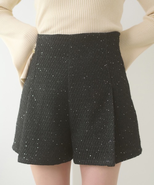 Ambre Neige(アンブルネージュ)の「sequins culottes short pants / スパンコールキュロットショートパンツ(その他パンツ・レディース・ブラック/アイボリー・FREE)」の1枚目の写真