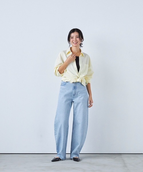 YANUK（ヤヌーク）の「カーブテーパード "LAURA"（デニムパンツ・レディース・ライトブルー・24inch/23inch/22inch/21inch/27inch/26inch/25inch）」の2枚目の写真