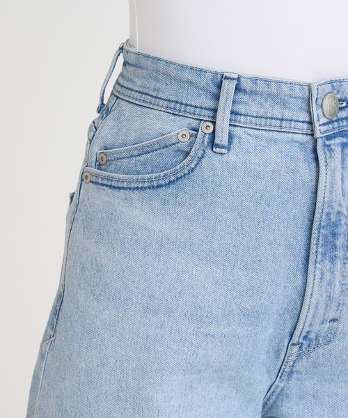 YANUK（ヤヌーク）の「カーブテーパード "LAURA"（デニムパンツ・レディース・ライトブルー・24inch/23inch/22inch/21inch/27inch/26inch/25inch）」の9枚目の写真