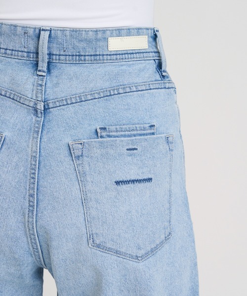 YANUK（ヤヌーク）の「カーブテーパード "LAURA"（デニムパンツ・レディース・ライトブルー・24inch/23inch/22inch/21inch/27inch/26inch/25inch）」の10枚目の写真