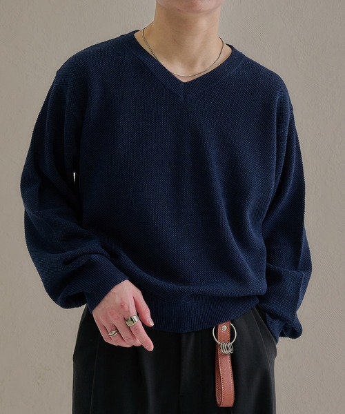 epnok(エプノック)の「メランジVネックルーズニット(ニット/セーター・メンズ・グレー/チャコールグレー/テラコッタ/ネイビー/ブラウン・SMALL/MEDIUM/LARGE)」の5枚目の写真
