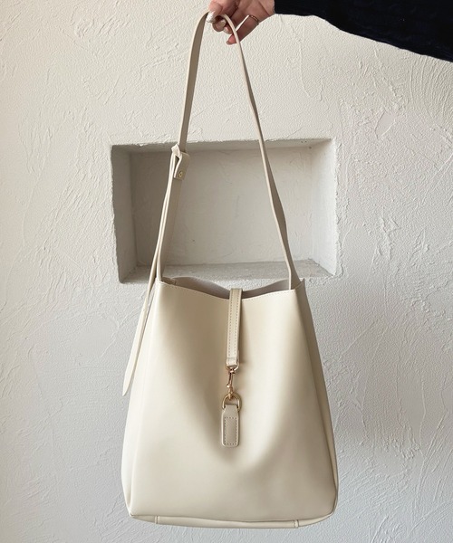 kutir(クティール)の「kutirlune/ホーボーバッグ(ショルダーバッグ・レディース・ブラック/キャメル/ライトベージュ・FREE)」の2枚目の写真