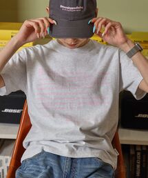 FFEIN（フェイン）の「【FFEIN(フェイン)】手書きメッセージショート丈Tシャツ   Tシャツ クルーネック 半袖 プリント 【短丈】（Tシャツ/カットソー）」