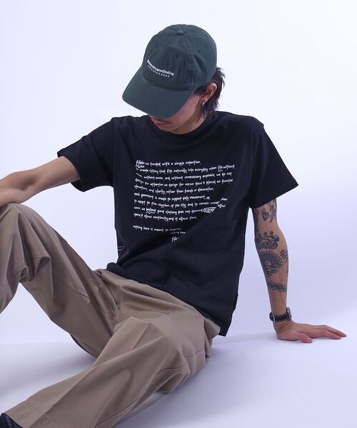 FFEIN(フェイン)の「【FFEIN(フェイン)】手書きメッセージショート丈Tシャツ / Tシャツ クルーネック 半袖 プリント 【短丈】(Tシャツ/カットソー・メンズ・ブラック/アッシュグレー/ネイビー/ホワイト/モカ・LARGE/MEDIUM/SMALL)」の10枚目の写真