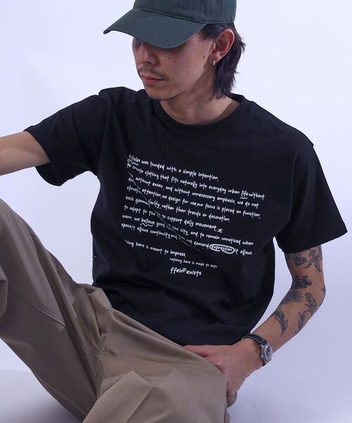 FFEIN(フェイン)の「【FFEIN(フェイン)】手書きメッセージショート丈Tシャツ / Tシャツ クルーネック 半袖 プリント 【短丈】(Tシャツ/カットソー・メンズ・ブラック/アッシュグレー/ネイビー/ホワイト/モカ・LARGE/MEDIUM/SMALL)」の11枚目の写真
