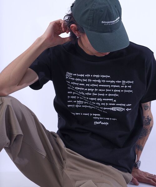 FFEIN(フェイン)の「【FFEIN(フェイン)】手書きメッセージショート丈Tシャツ / Tシャツ クルーネック 半袖 プリント 【短丈】(Tシャツ/カットソー・メンズ・ブラック/アッシュグレー/ネイビー/ホワイト/モカ・LARGE/MEDIUM/SMALL)」の12枚目の写真