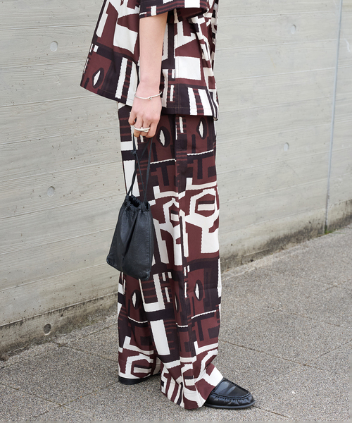 OUTDOOR PRODUCTS(アウトドアプロダクツ)の「RAGモチーフリラックスパンツ(スラックス・レディース・ブラウン・38/36)」の7枚目の写真