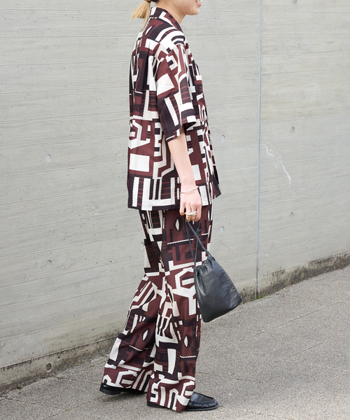 OUTDOOR PRODUCTS(アウトドアプロダクツ)の「RAGモチーフリラックスパンツ(スラックス・レディース・ブラウン・38/36)」の13枚目の写真