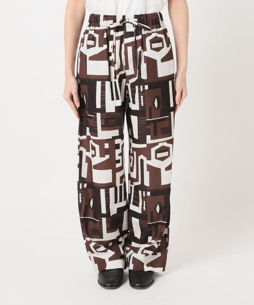 OUTDOOR PRODUCTS(アウトドアプロダクツ)の「RAGモチーフリラックスパンツ(スラックス・レディース・ブラウン・38/36)」の15枚目の写真