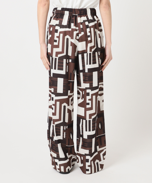 OUTDOOR PRODUCTS(アウトドアプロダクツ)の「RAGモチーフリラックスパンツ(スラックス・レディース・ブラウン・38/36)」の17枚目の写真